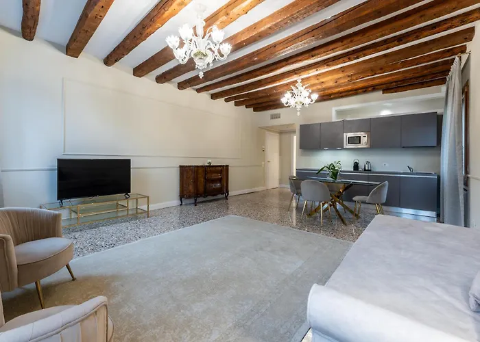 San Vio Palace Luxury Apartamento *