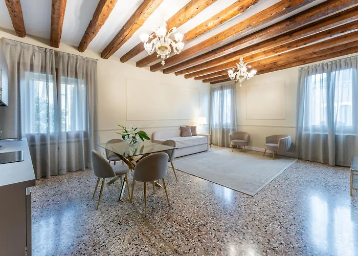 San Vio Palace Luxury Apartamento *